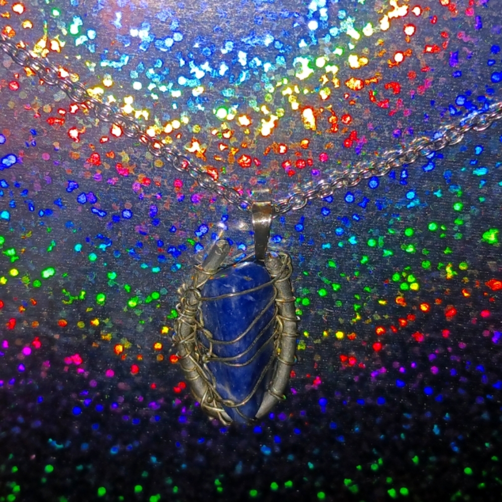 Blue Sodalite Stone Pendant Chaotic Wrap Pattern Necklace